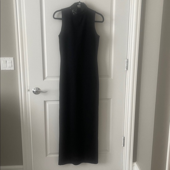 Elegant Black Sleeveless Dress - Picture 5 of 7